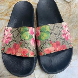 Kharyzma: GUCCI BLOOMS SLIDES